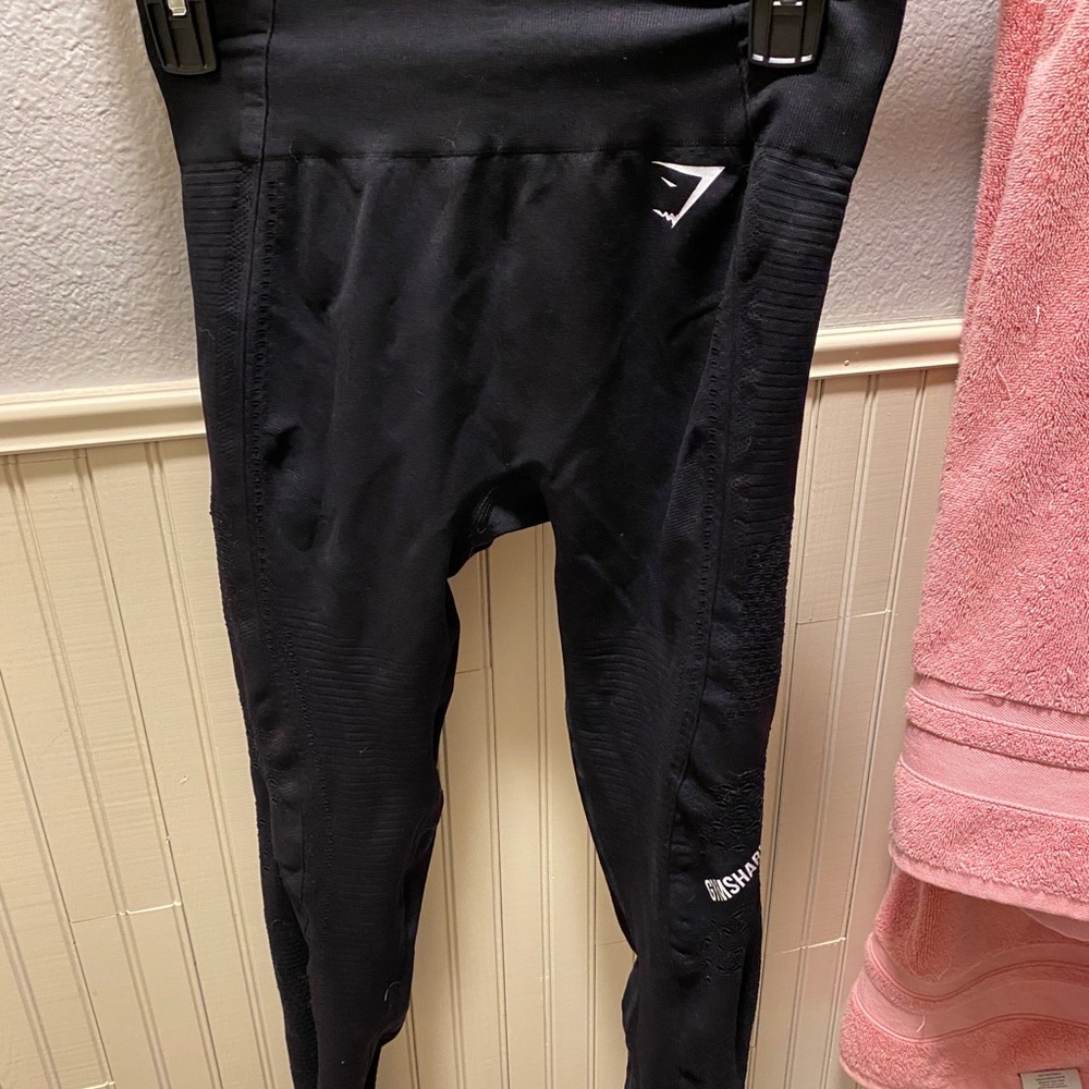 Gym shark leggings